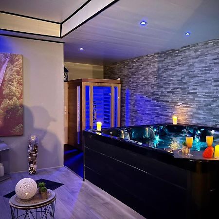 Logement Privatif Avec Jacuzzi Apartment Bergues Exterior photo