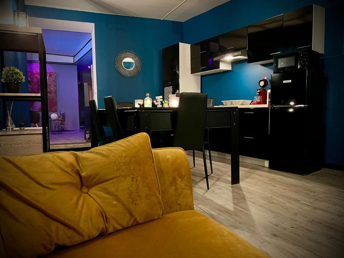 Logement Privatif Avec Jacuzzi Apartment Bergues Exterior photo