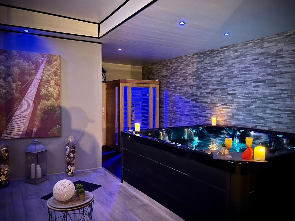 Logement Privatif Avec Jacuzzi Apartment Bergues Exterior photo
